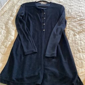 Valentino 3button mesh duster.  Sz 42,  length 42” pit -pit 19”, sleeve is 25